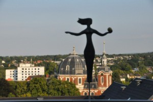 Frau im Wind in Aachen fotografiert von Frau Gipper